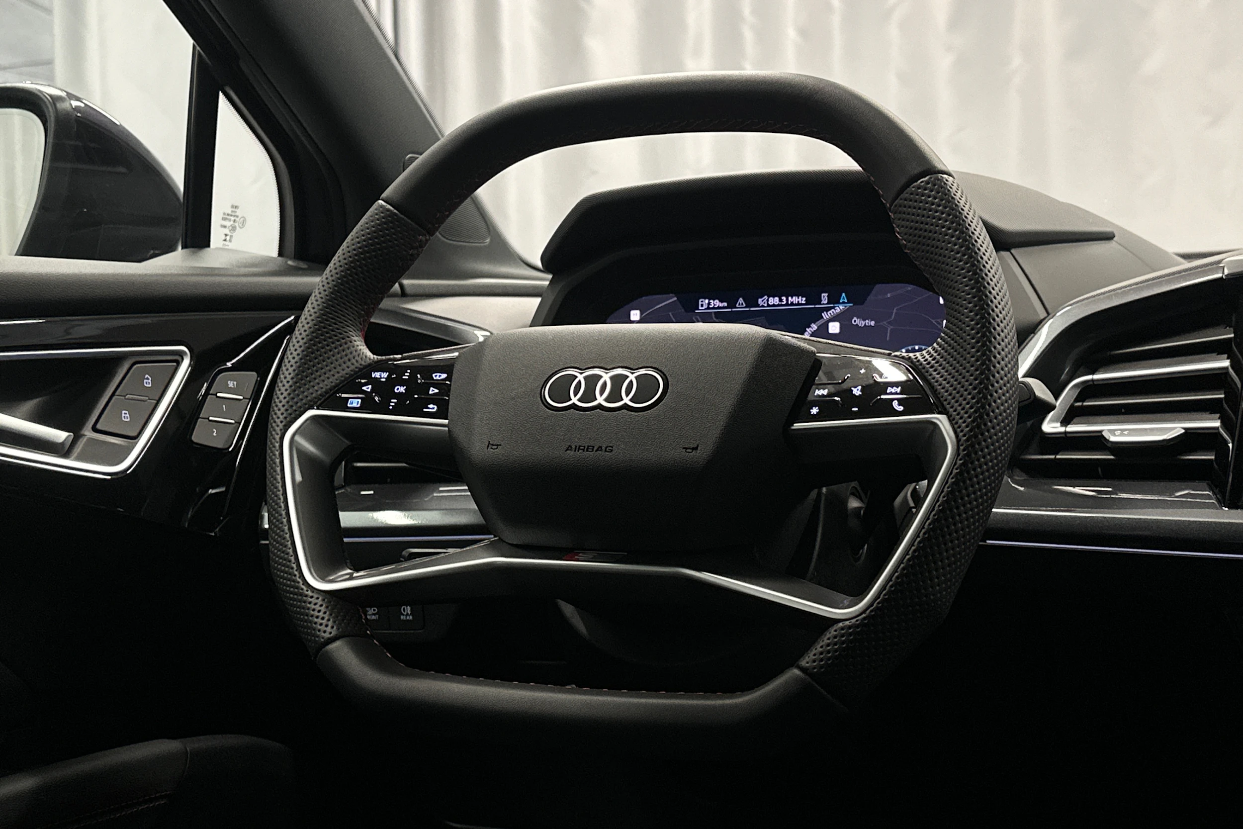 violetti Audi Q4 e-tron 2026 kuva 18.