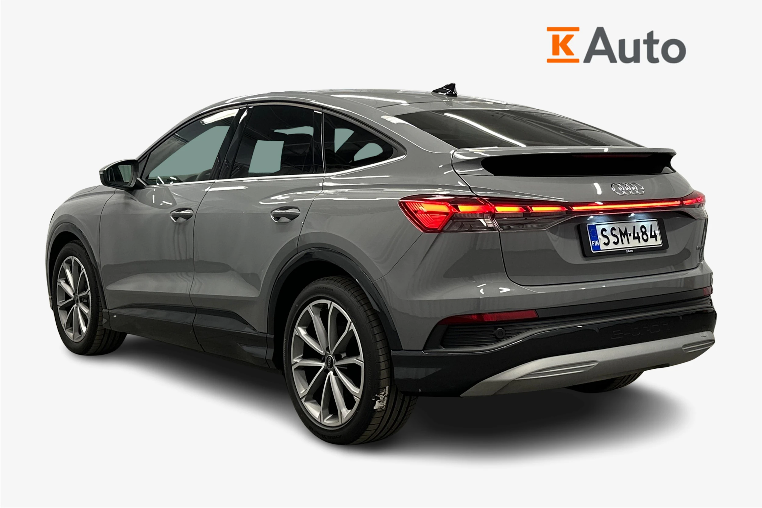 harmaa Audi Q4 e-tron 2026 kuva 3.