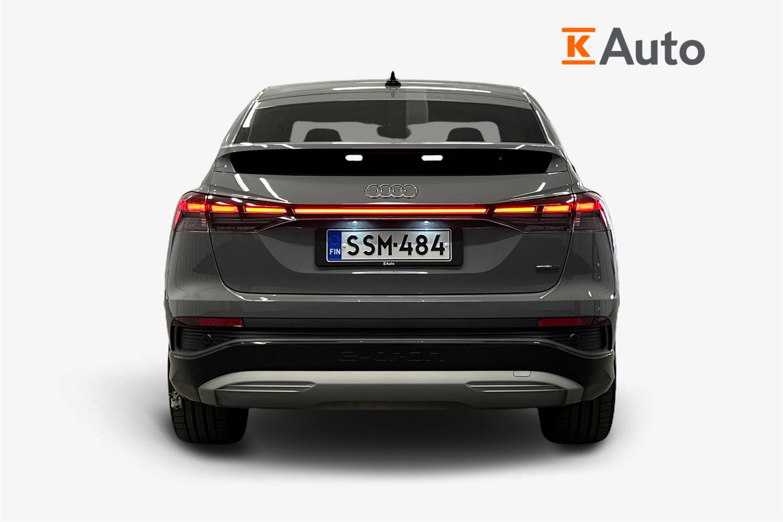 harmaa Audi Q4 e-tron 2026 kuva 4.
