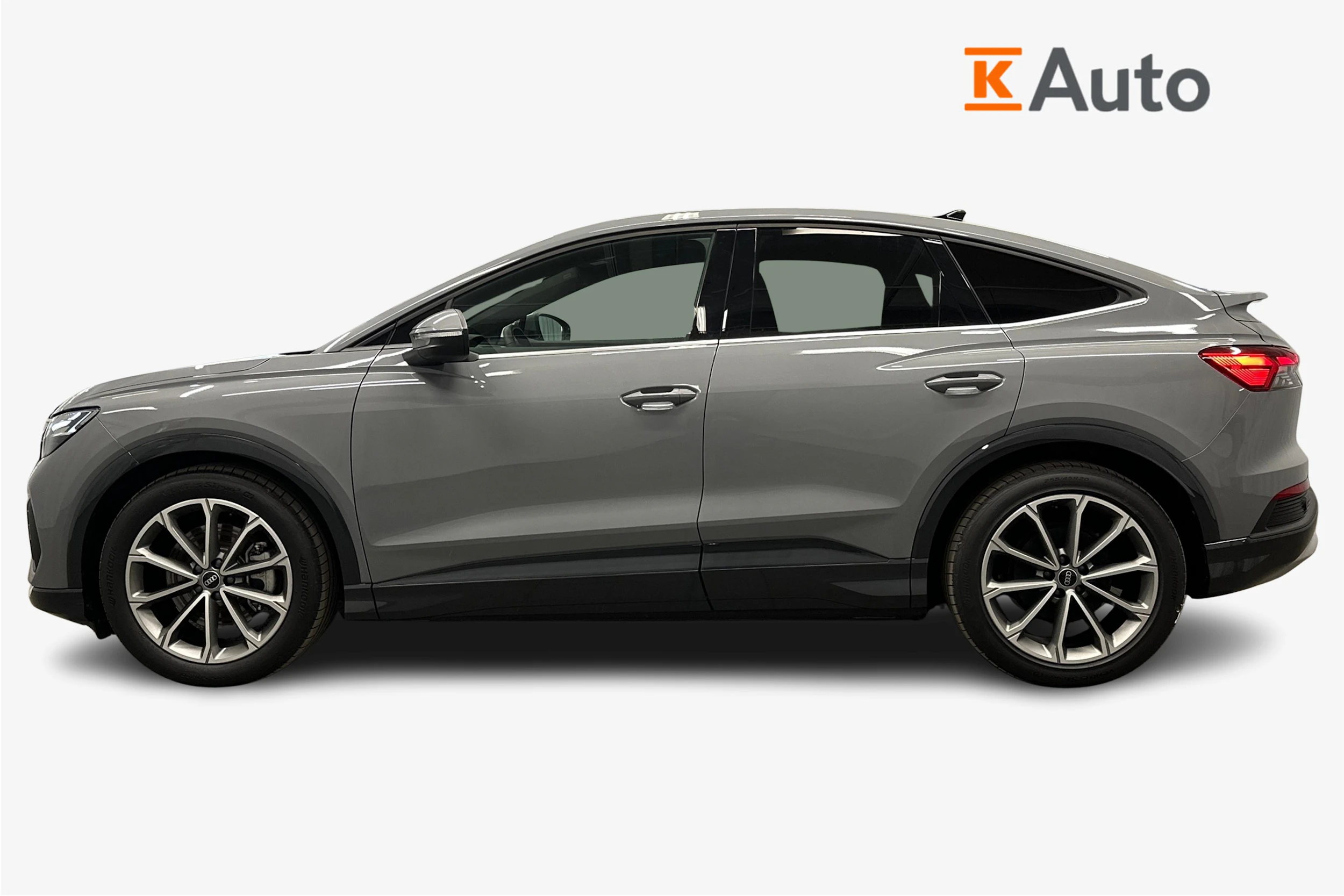 harmaa Audi Q4 e-tron 2026 kuva 7.