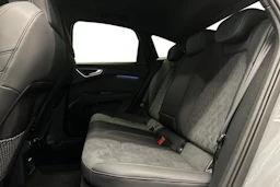 harmaa Audi Q4 e-tron 2026 kuva 11.