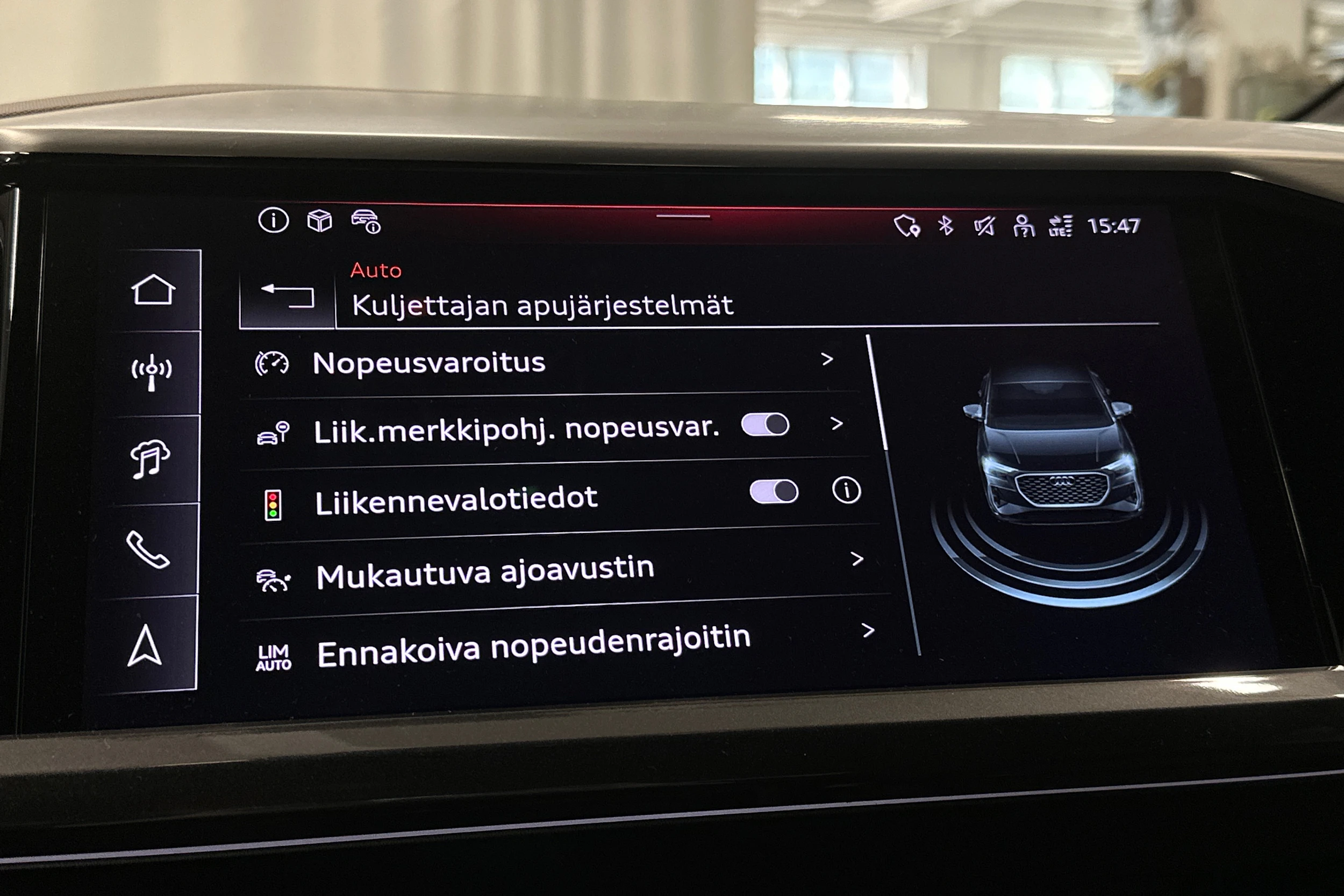 harmaa Audi Q4 e-tron 2026 kuva 28.