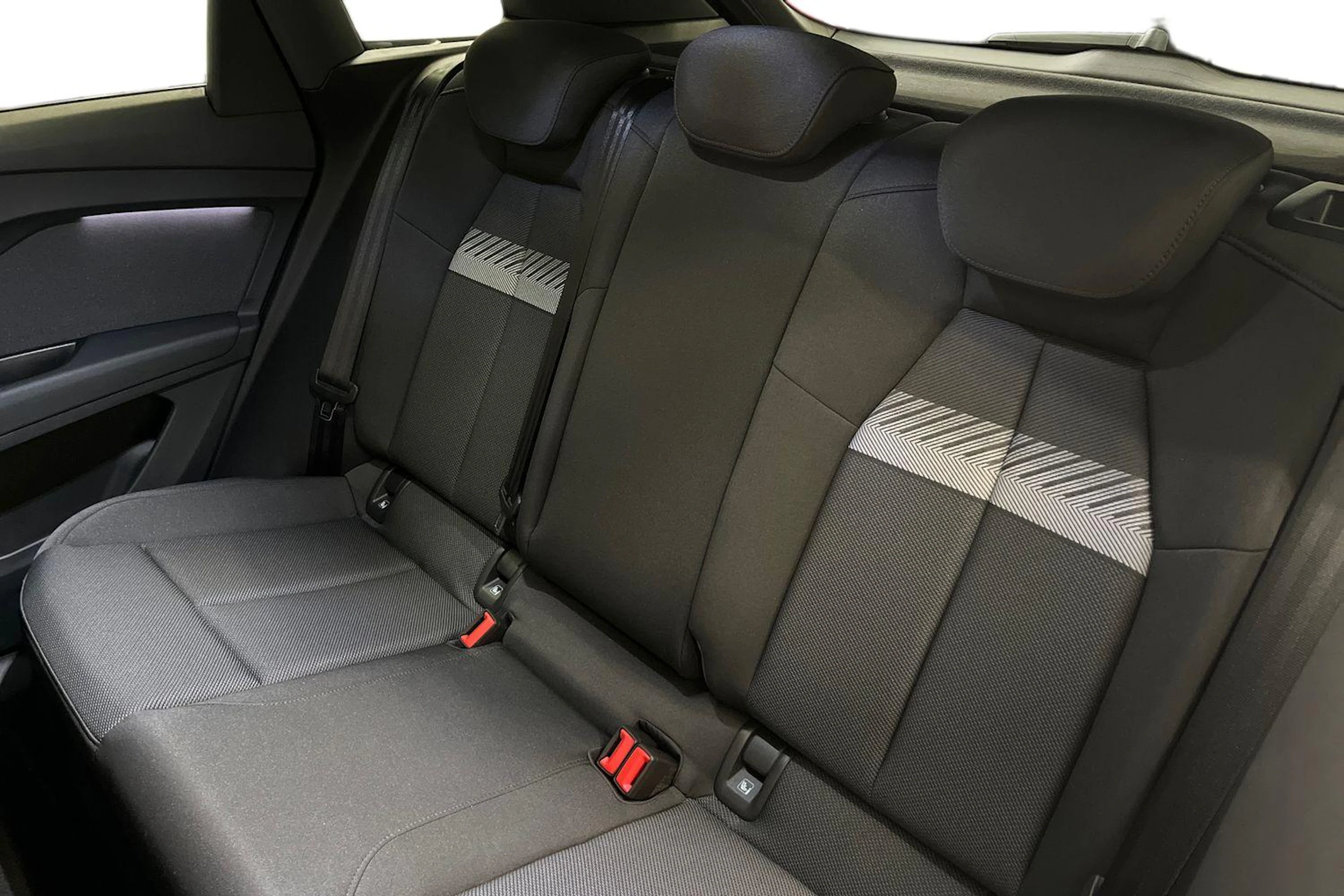 met. musta Audi Q4 e-tron 2026 kuva 8.