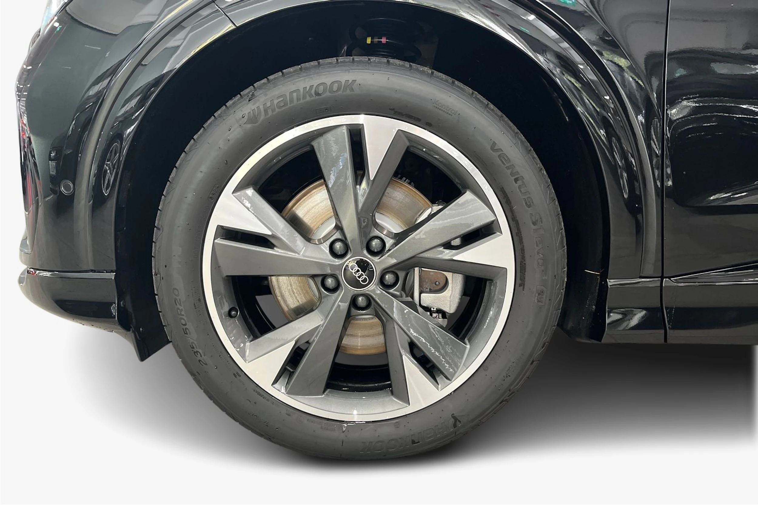 met. musta Audi Q4 e-tron 2026 kuva 9.