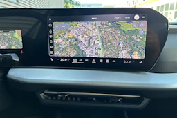 harmaa Audi Q4 e-tron 2026 kuva 12.