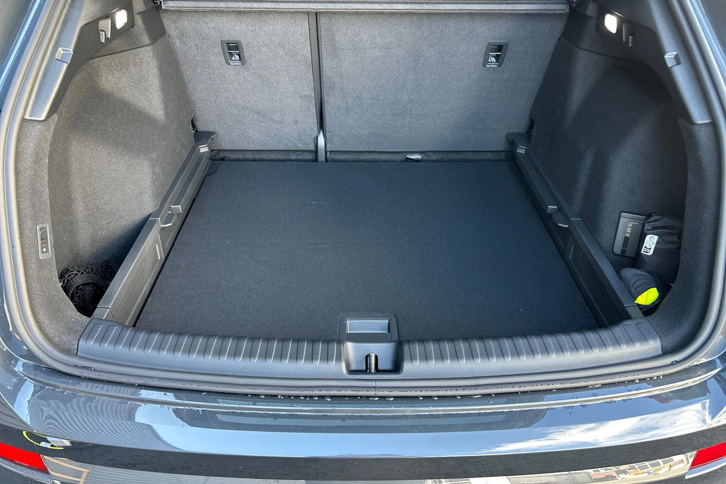 harmaa Audi Q4 e-tron 2026 kuva 17.