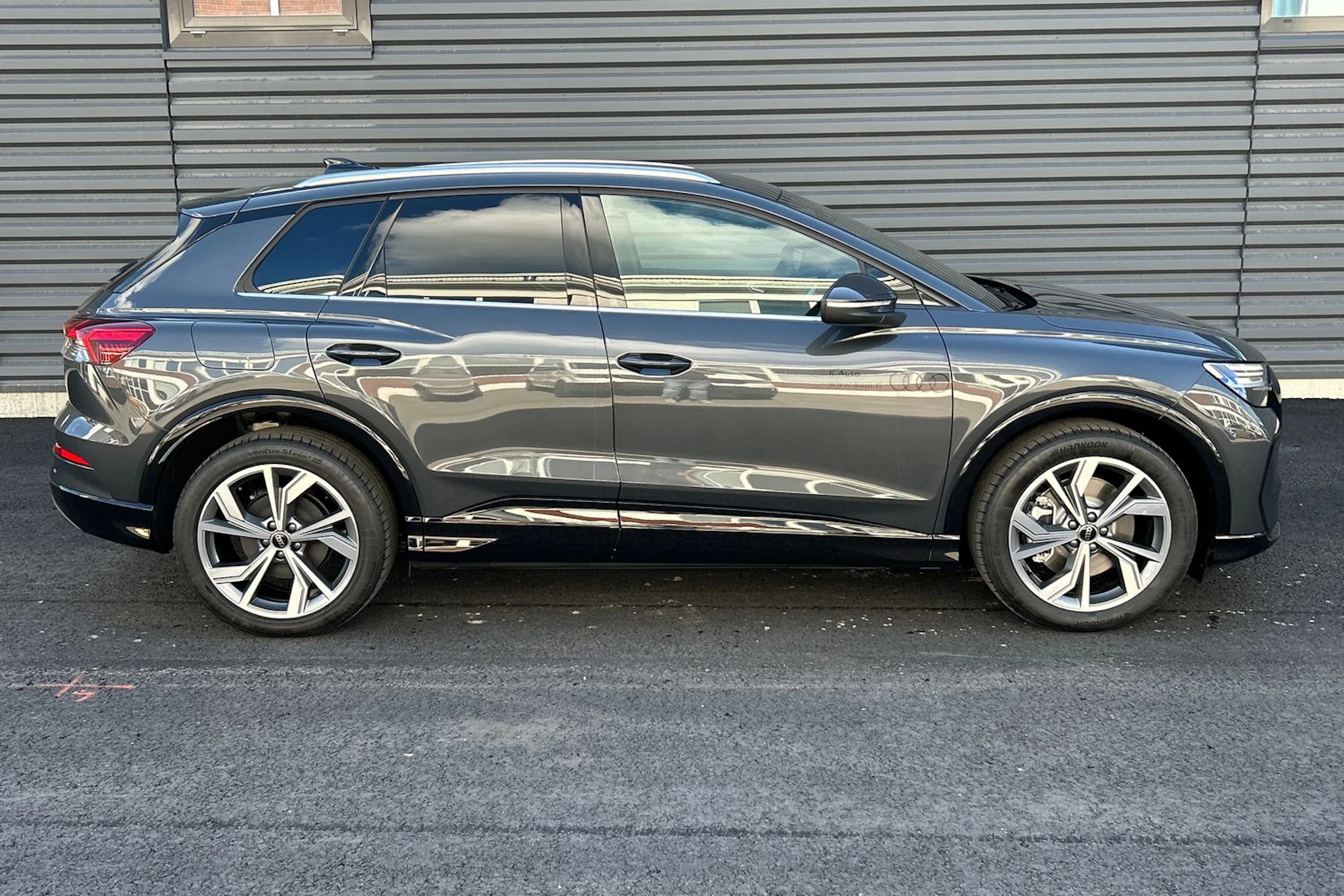 harmaa Audi Q4 e-tron 2026 kuva 20.