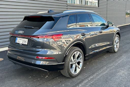 harmaa Audi Q4 e-tron 2026 kuva 22.