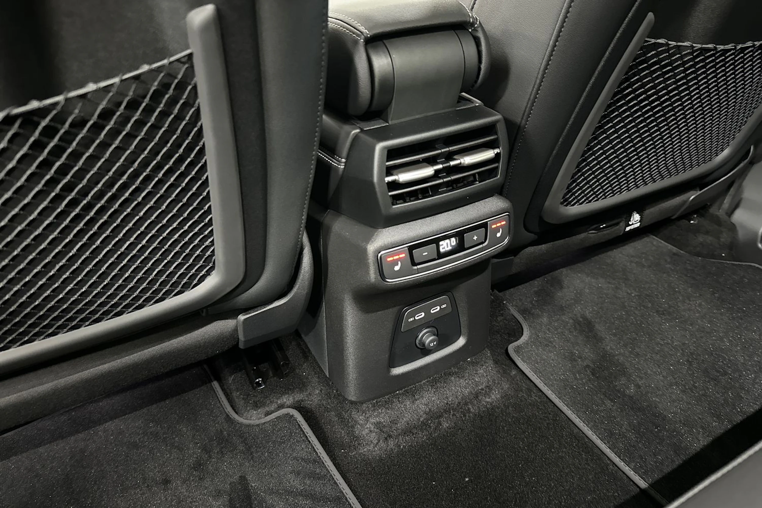 met. valkoinen Audi Q4 e-tron 2026 kuva 11.