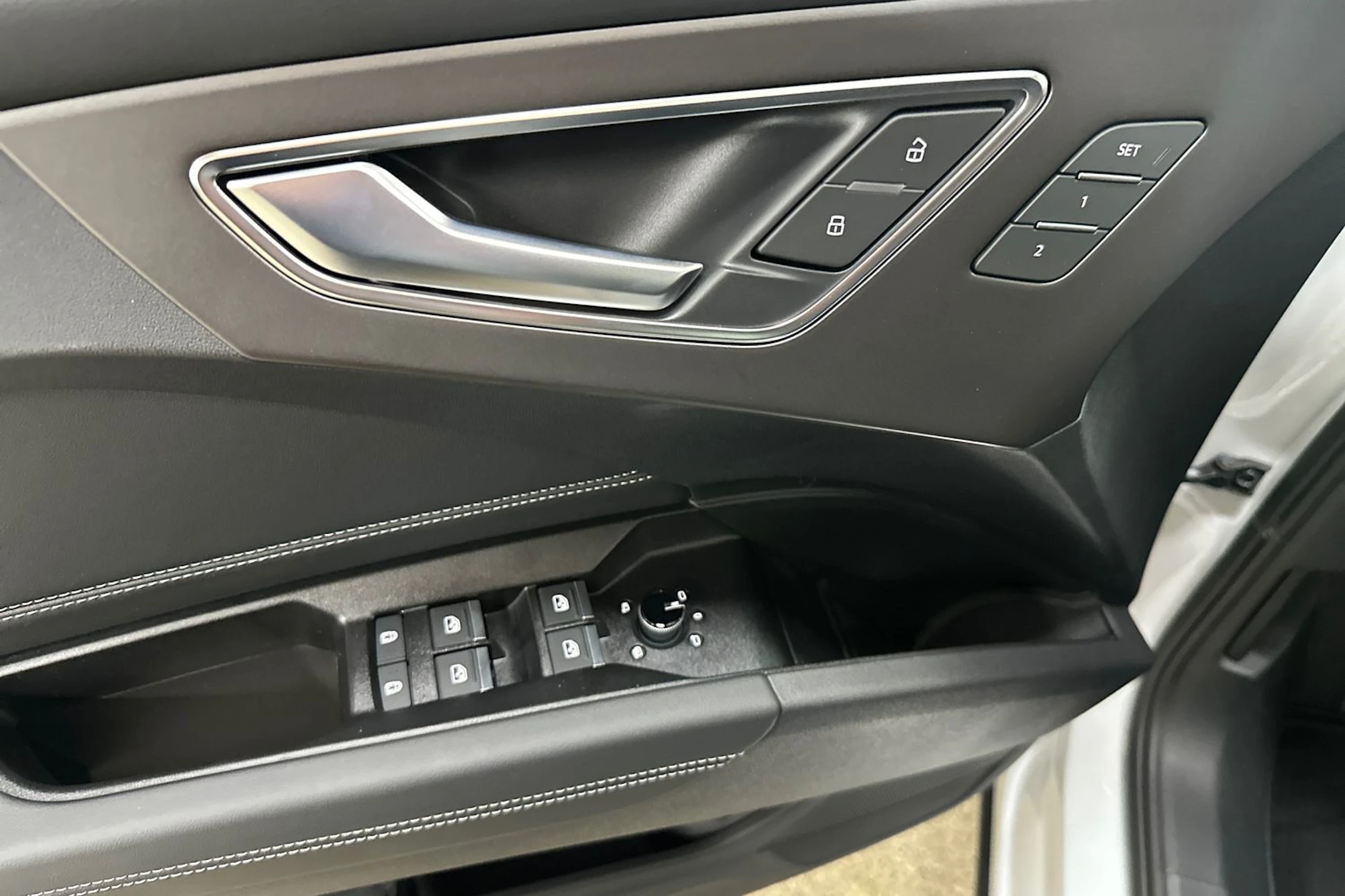 met. valkoinen Audi Q4 e-tron 2026 kuva 13.