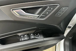 met. valkoinen Audi Q4 e-tron 2026 kuva 13.