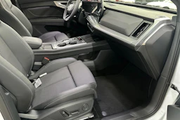 met. valkoinen Audi Q4 e-tron 2026 kuva 34.