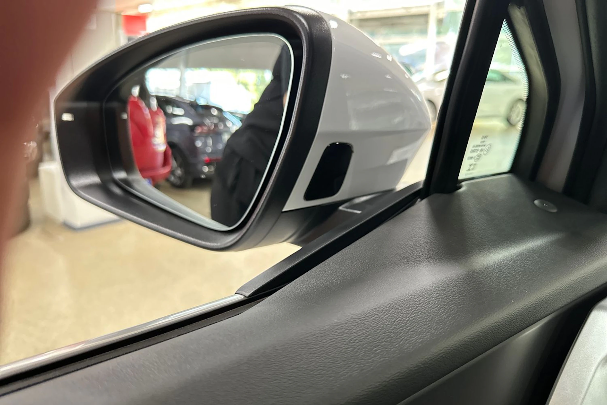 met. valkoinen Audi Q4 e-tron 2026 kuva 35.