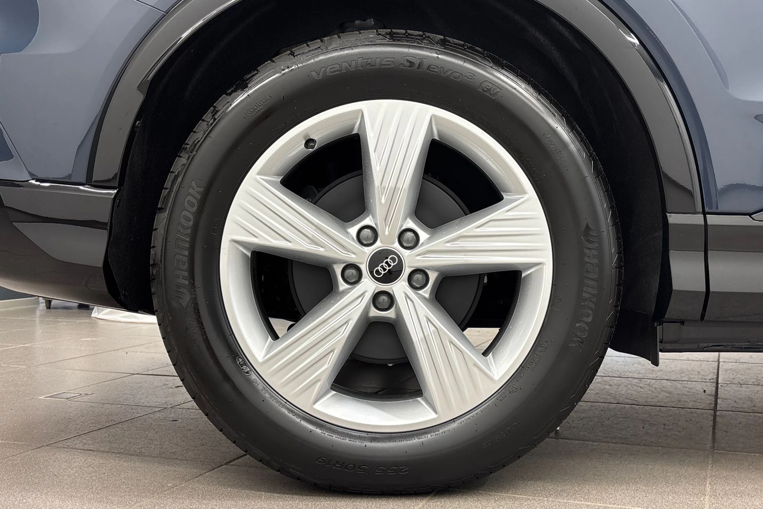 met. sininen Audi Q4 e-tron 2026 kuva 10.