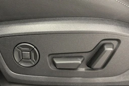 met. sininen Audi Q4 e-tron 2026 kuva 13.