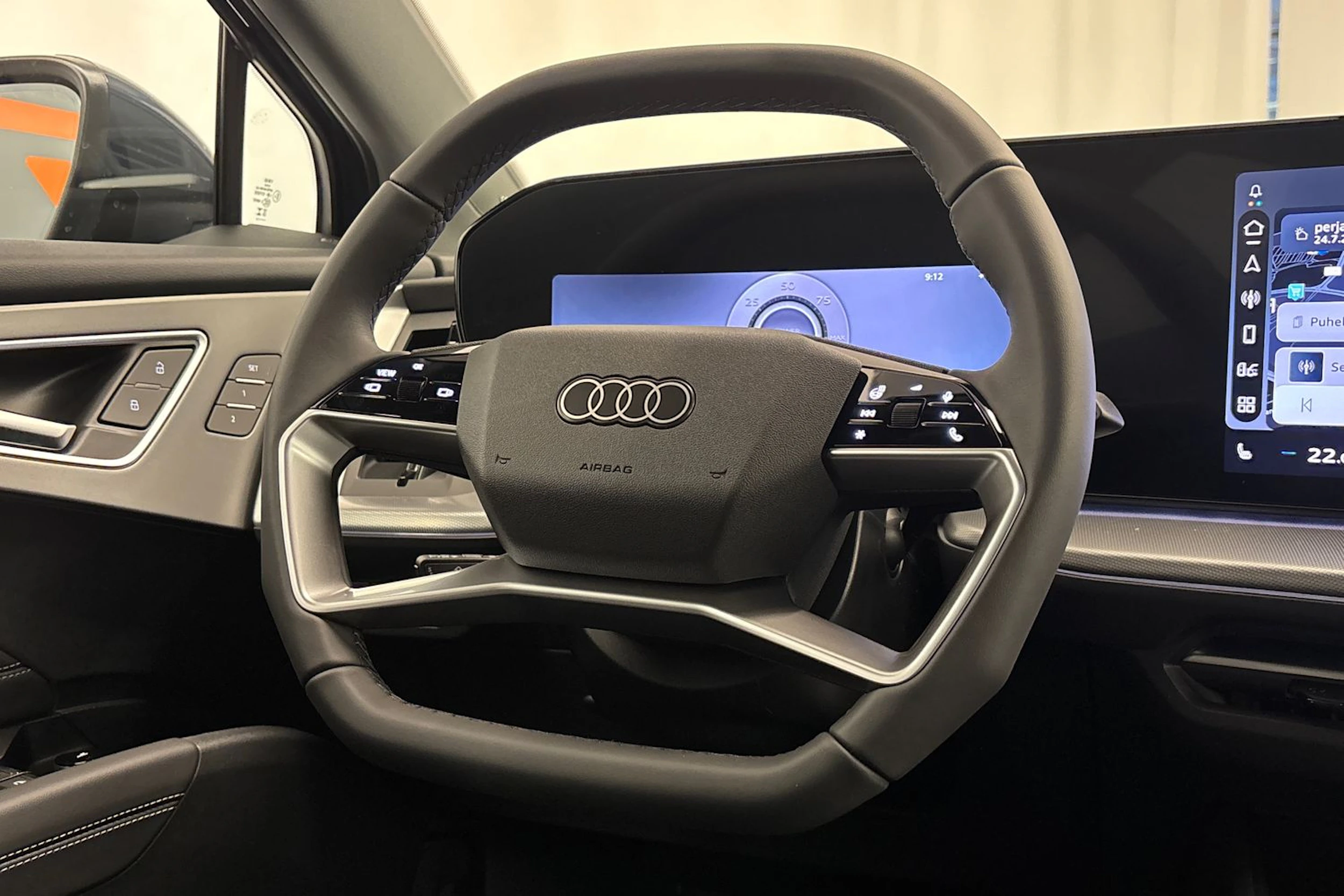 met. sininen Audi Q4 e-tron 2026 kuva 16.