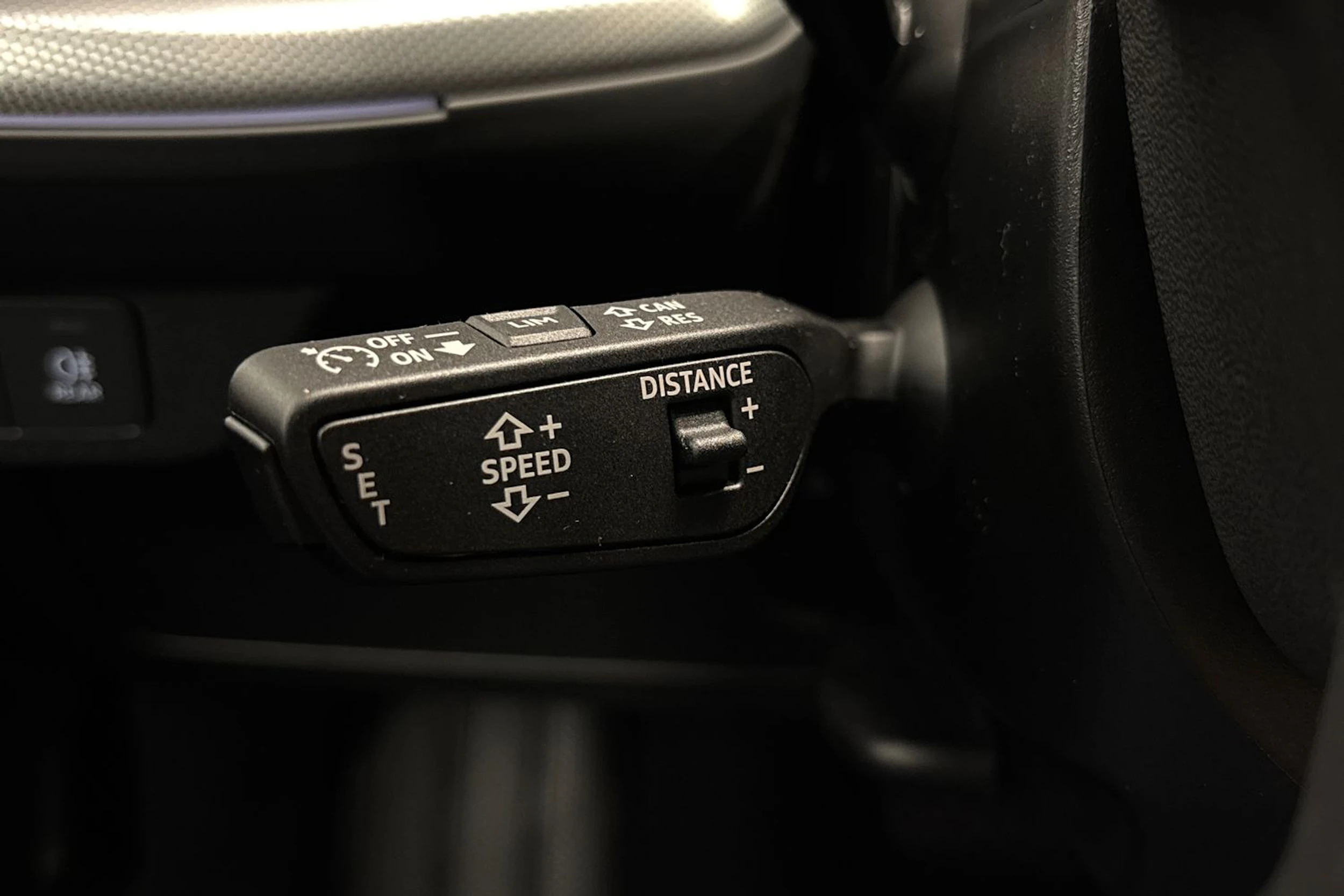 met. sininen Audi Q4 e-tron 2026 kuva 19.