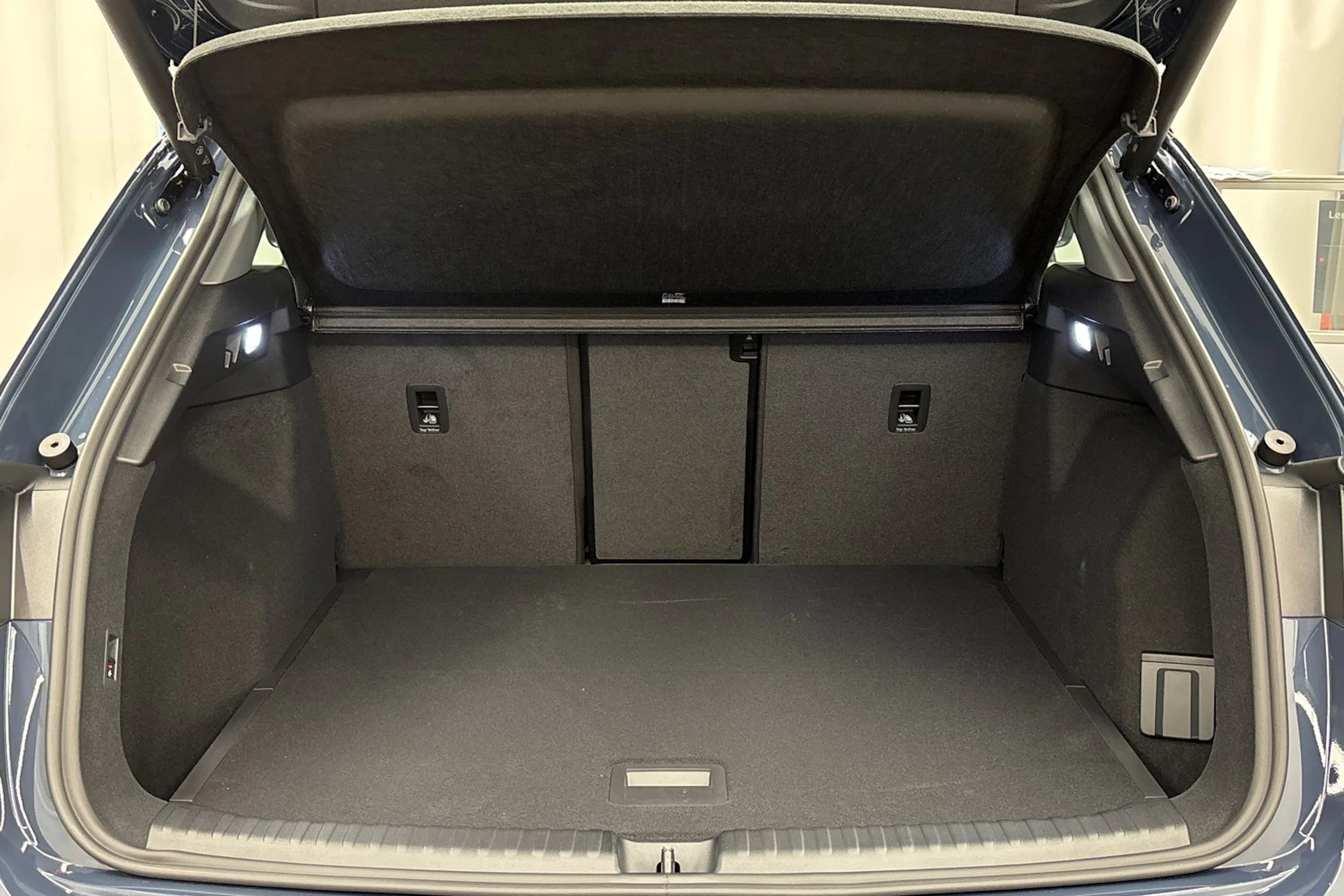 met. sininen Audi Q4 e-tron 2026 kuva 31.