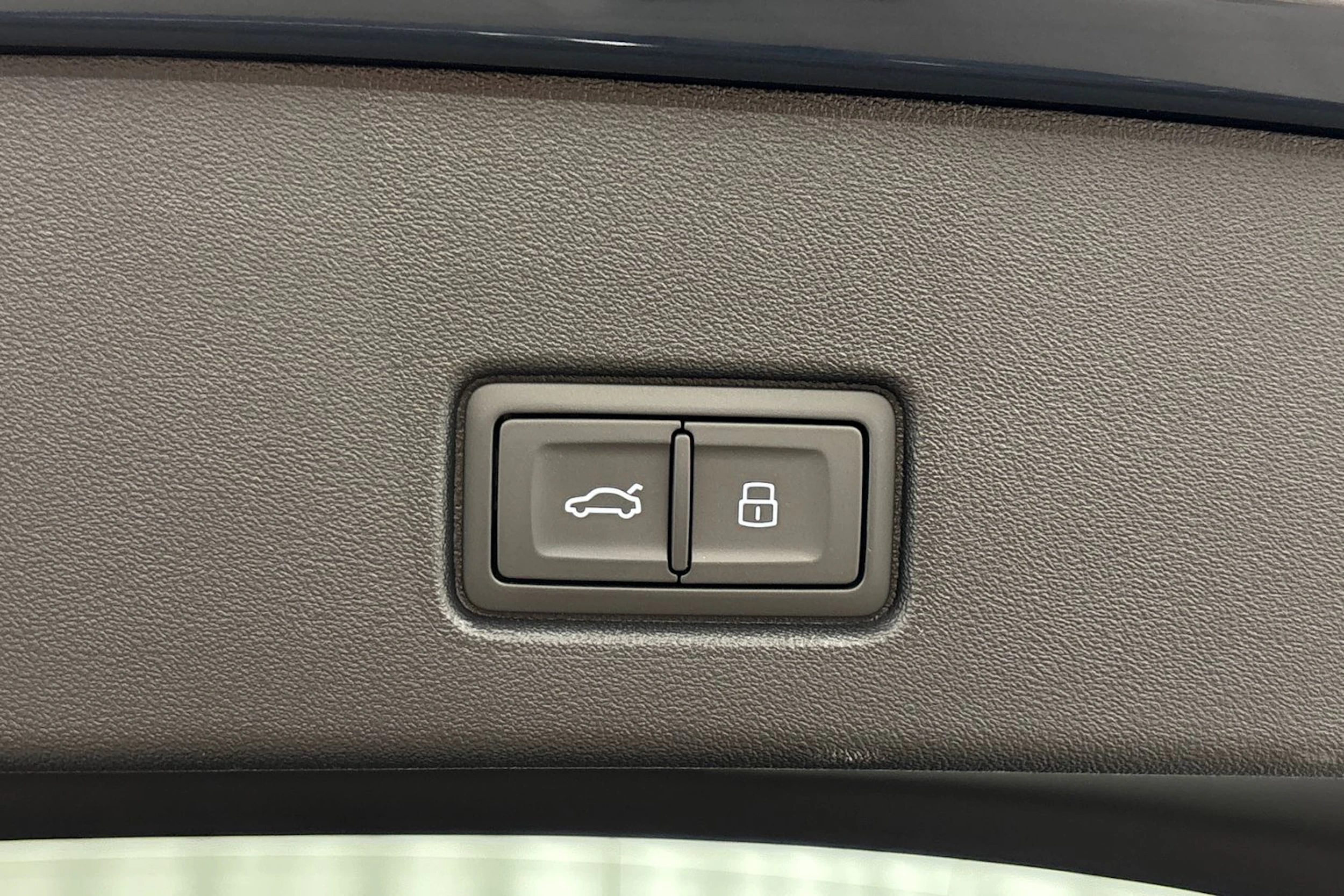 met. sininen Audi Q4 e-tron 2026 kuva 32.