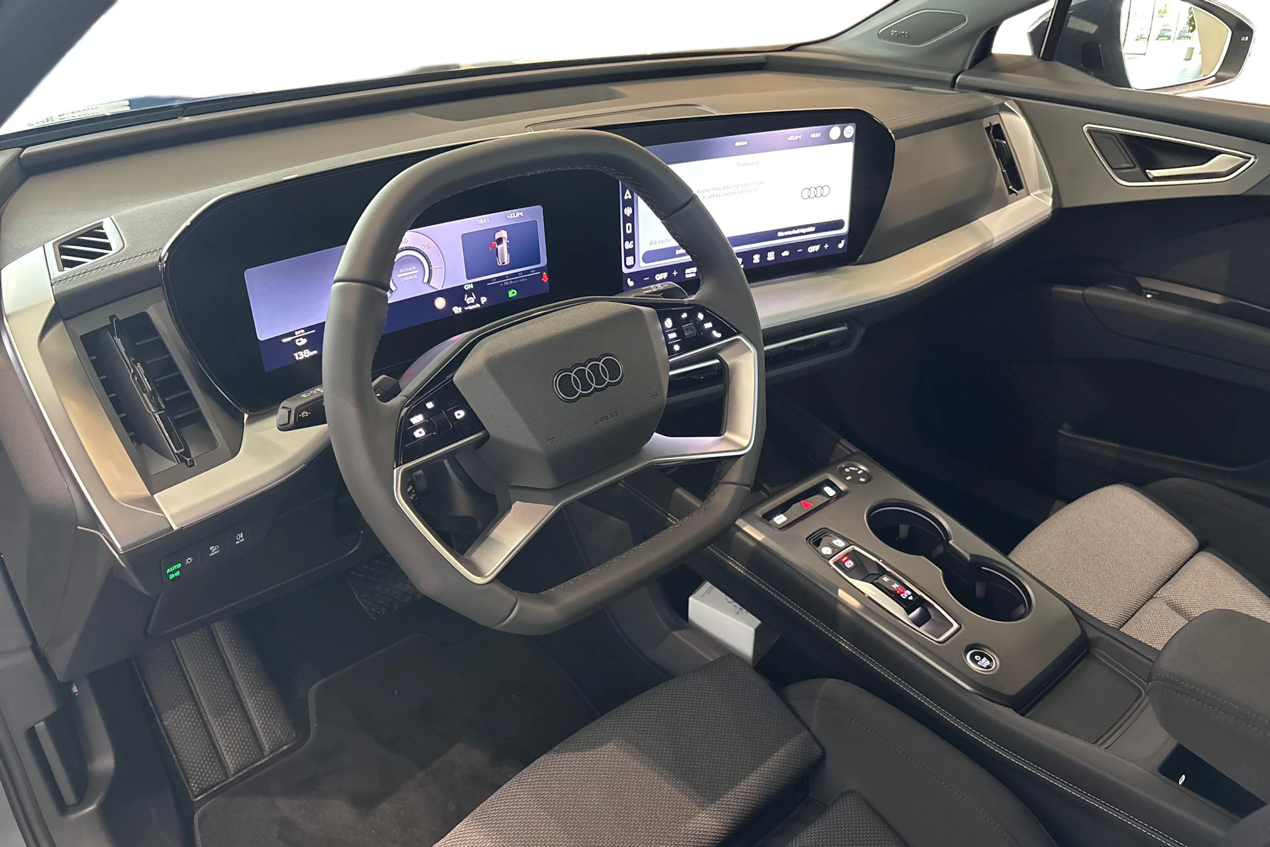 sininen Audi Q4 e-tron 2026 kuva 6.