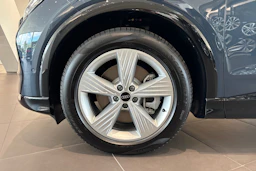 sininen Audi Q4 e-tron 2026 kuva 10.