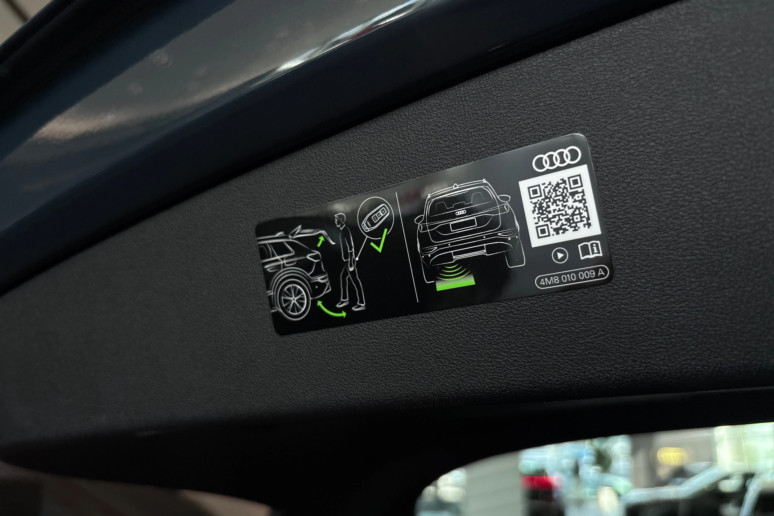 sininen Audi Q4 e-tron 2026 kuva 14.