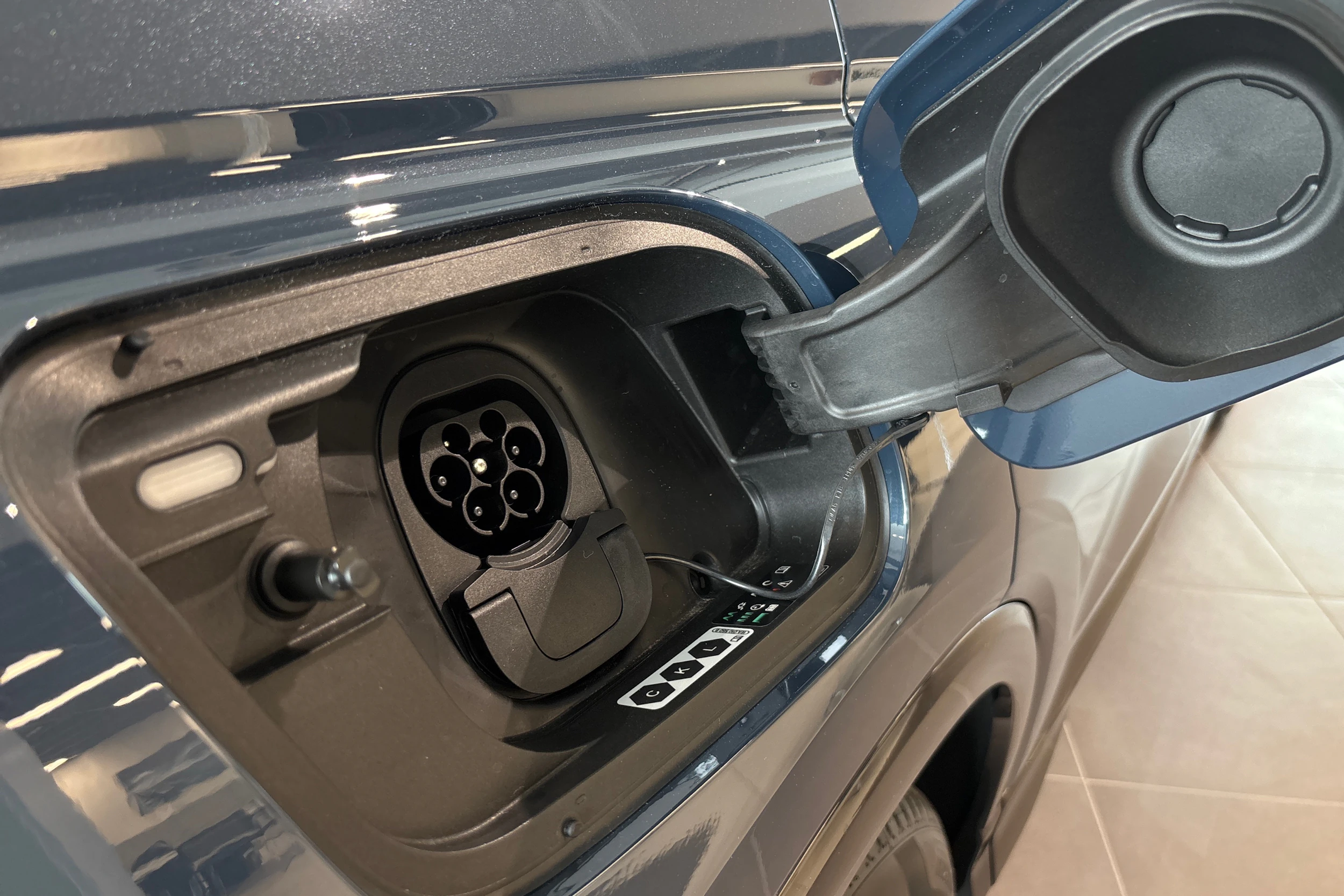 sininen Audi Q4 e-tron 2026 kuva 16.