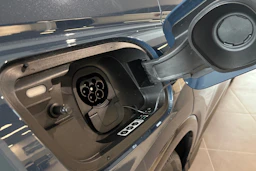 sininen Audi Q4 e-tron 2026 kuva 16.