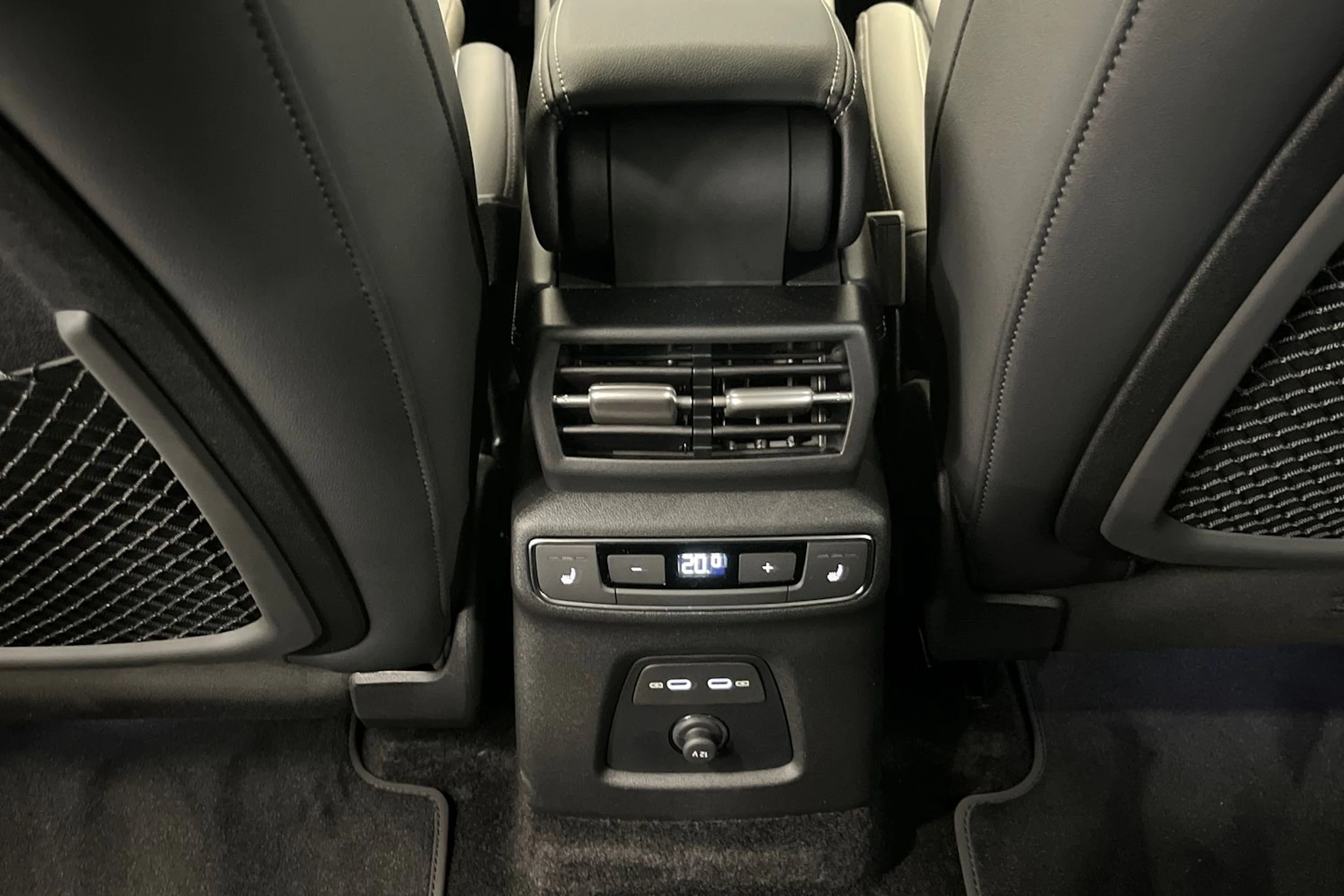 tambora harmaa Audi Q4 e-tron 2026 kuva 14.