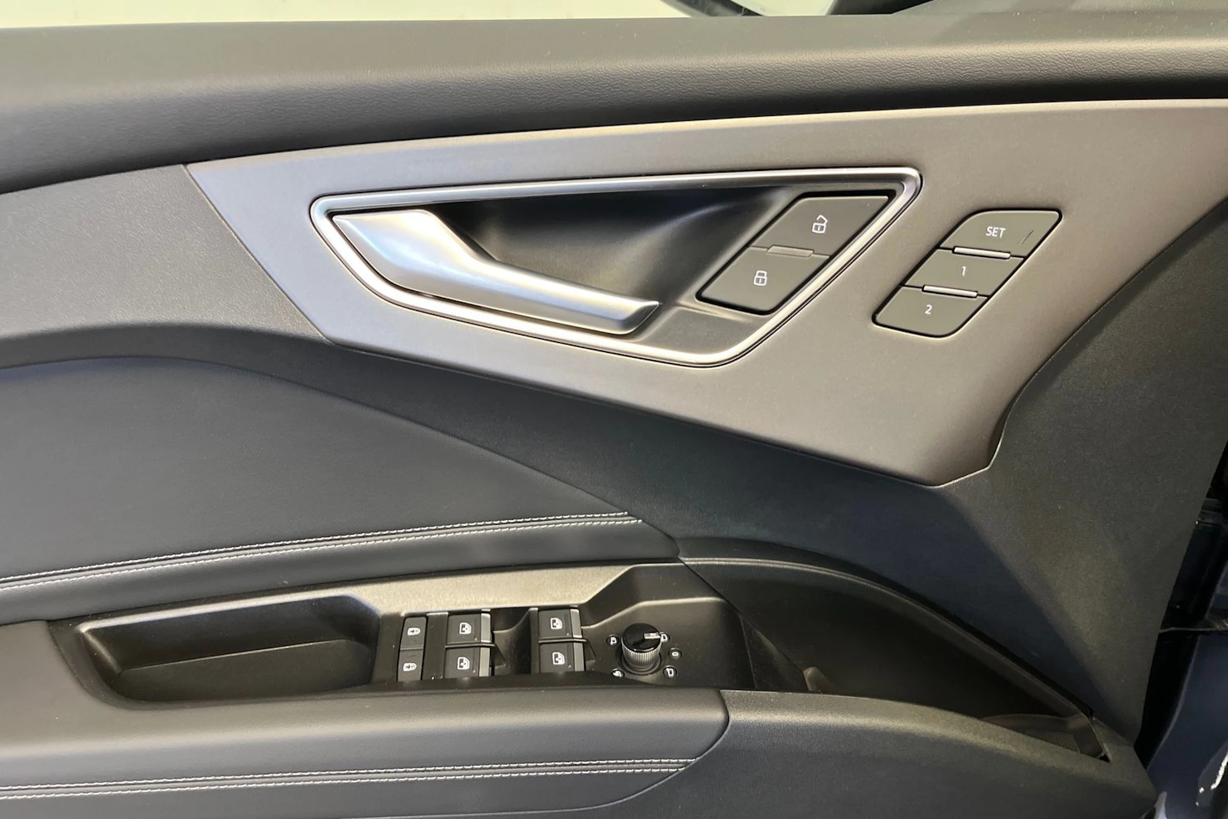 tambora harmaa Audi Q4 e-tron 2026 kuva 17.