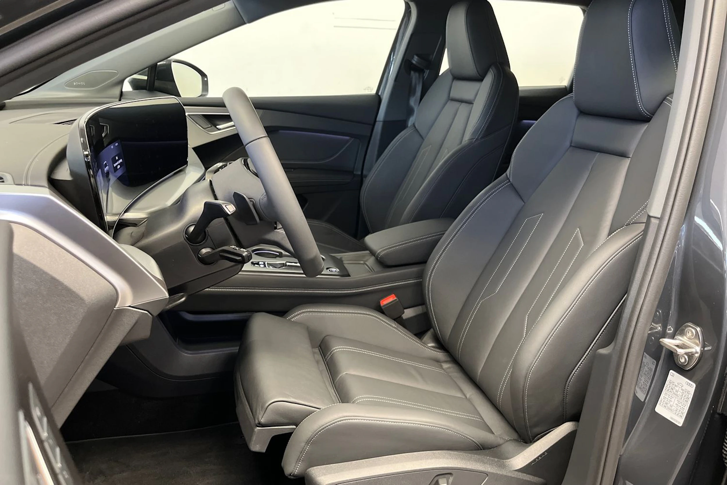 tambora harmaa Audi Q4 e-tron 2026 kuva 19.
