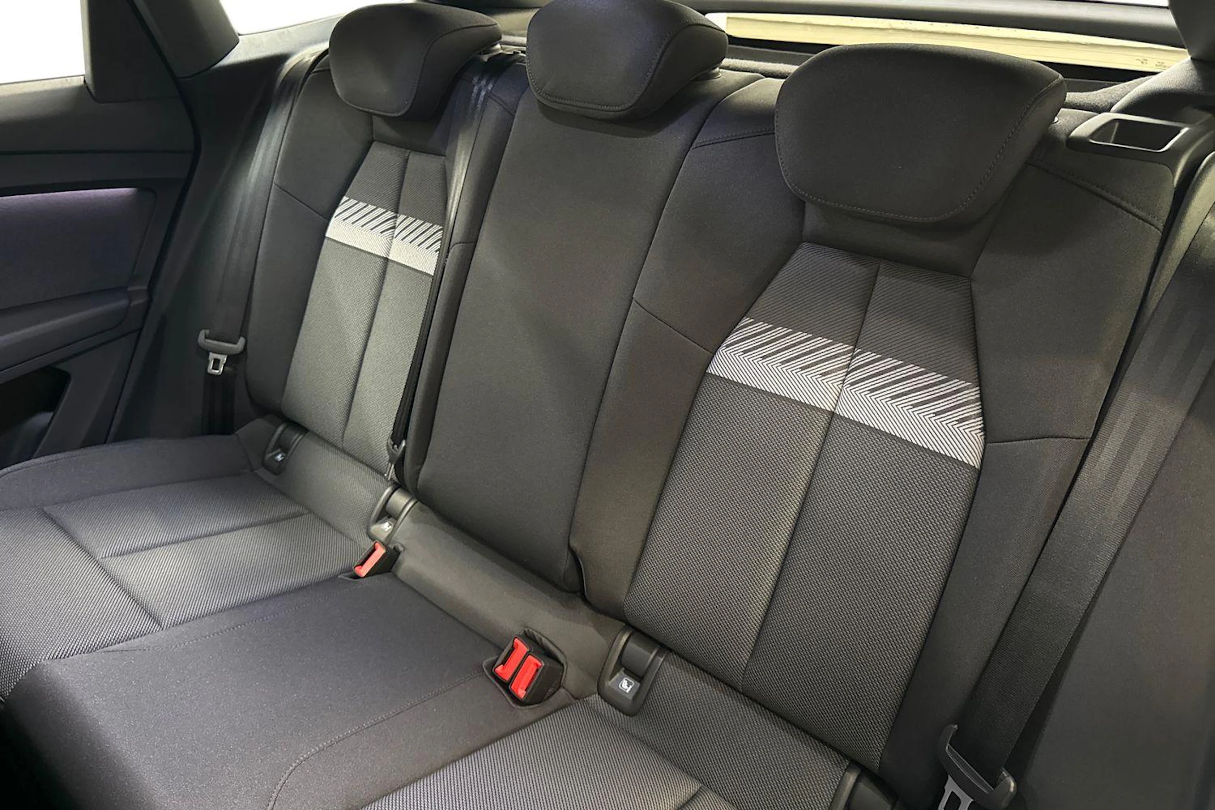 met. harmaa Audi Q4 e-tron 2026 kuva 8.