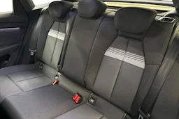 met. harmaa Audi Q4 e-tron 2026 kuva 8.