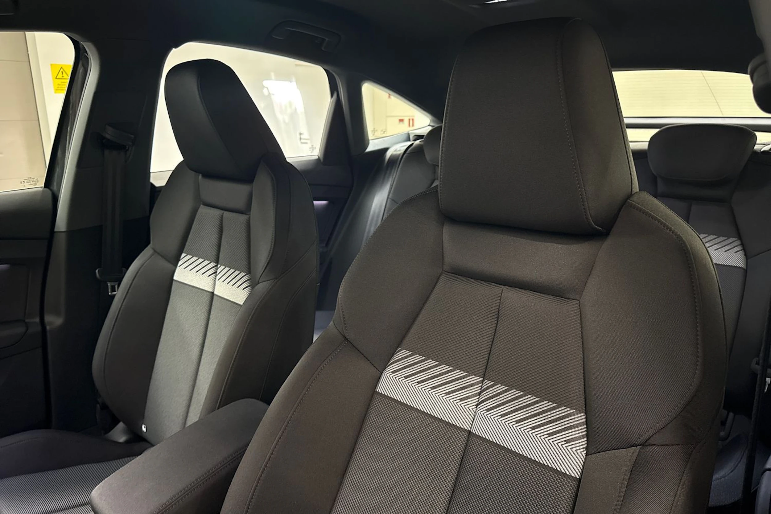 met. harmaa Audi Q4 e-tron 2026 kuva 14.