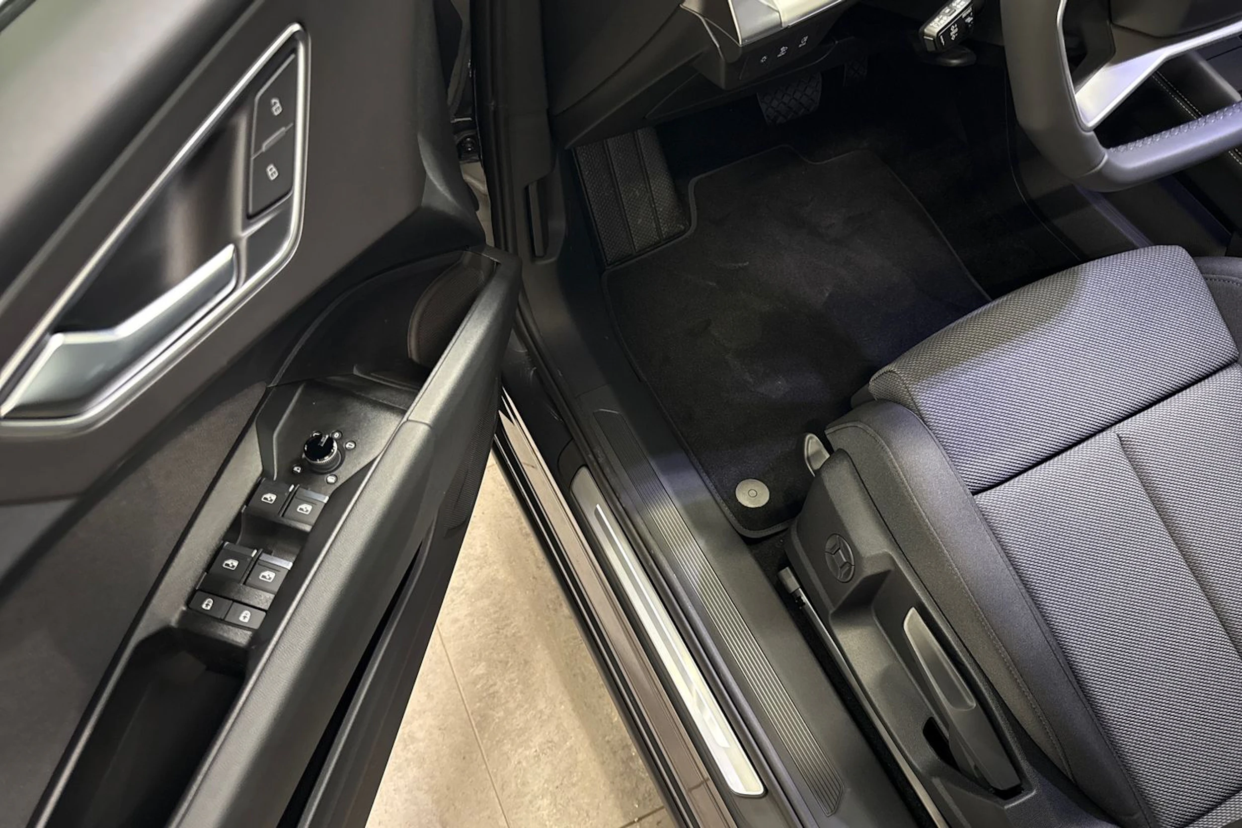 met. harmaa Audi Q4 e-tron 2026 kuva 15.