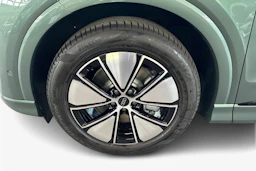 vihreä Audi Q4 e-tron 2026 kuva 9.