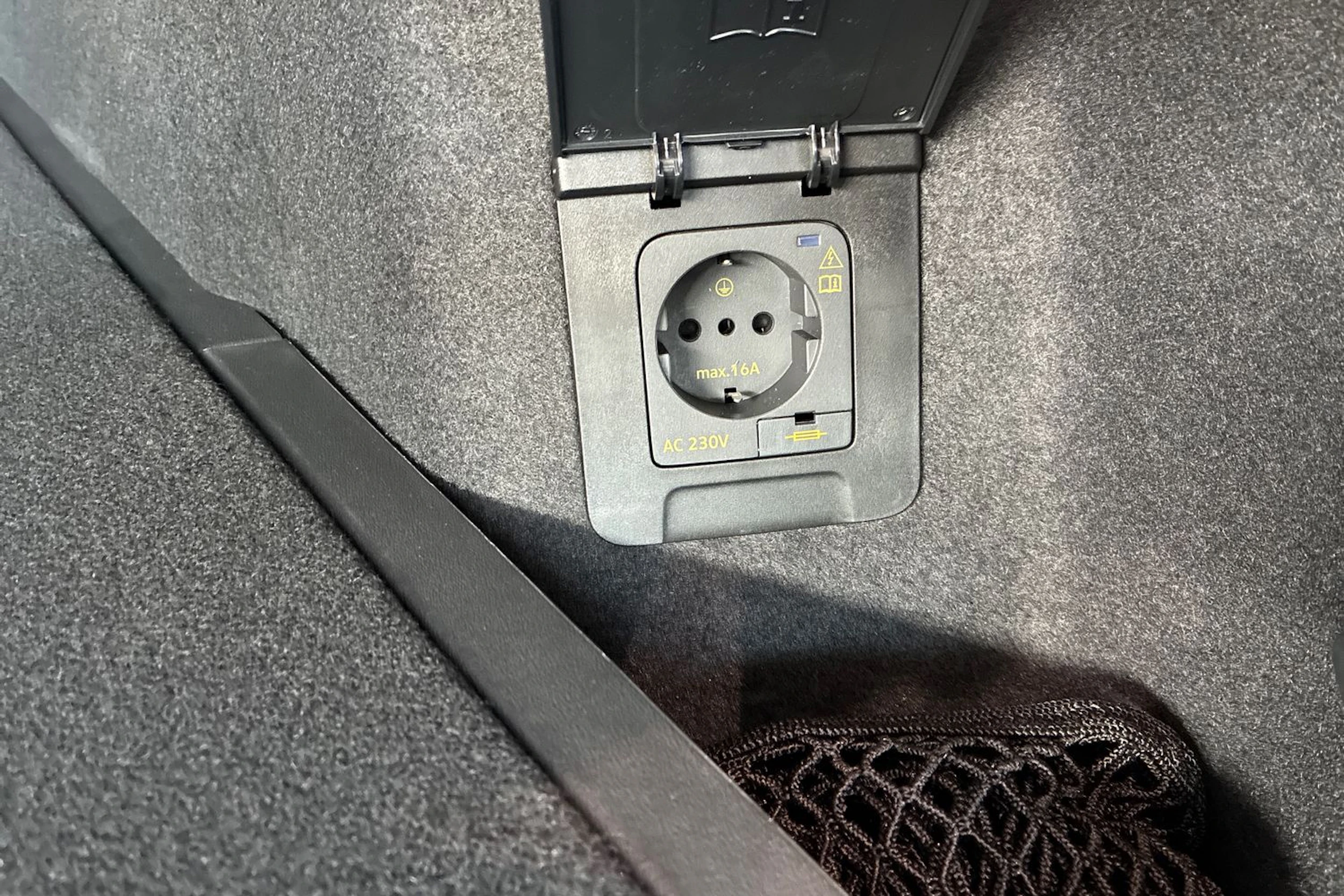 vihreä Audi Q4 e-tron 2026 kuva 12.
