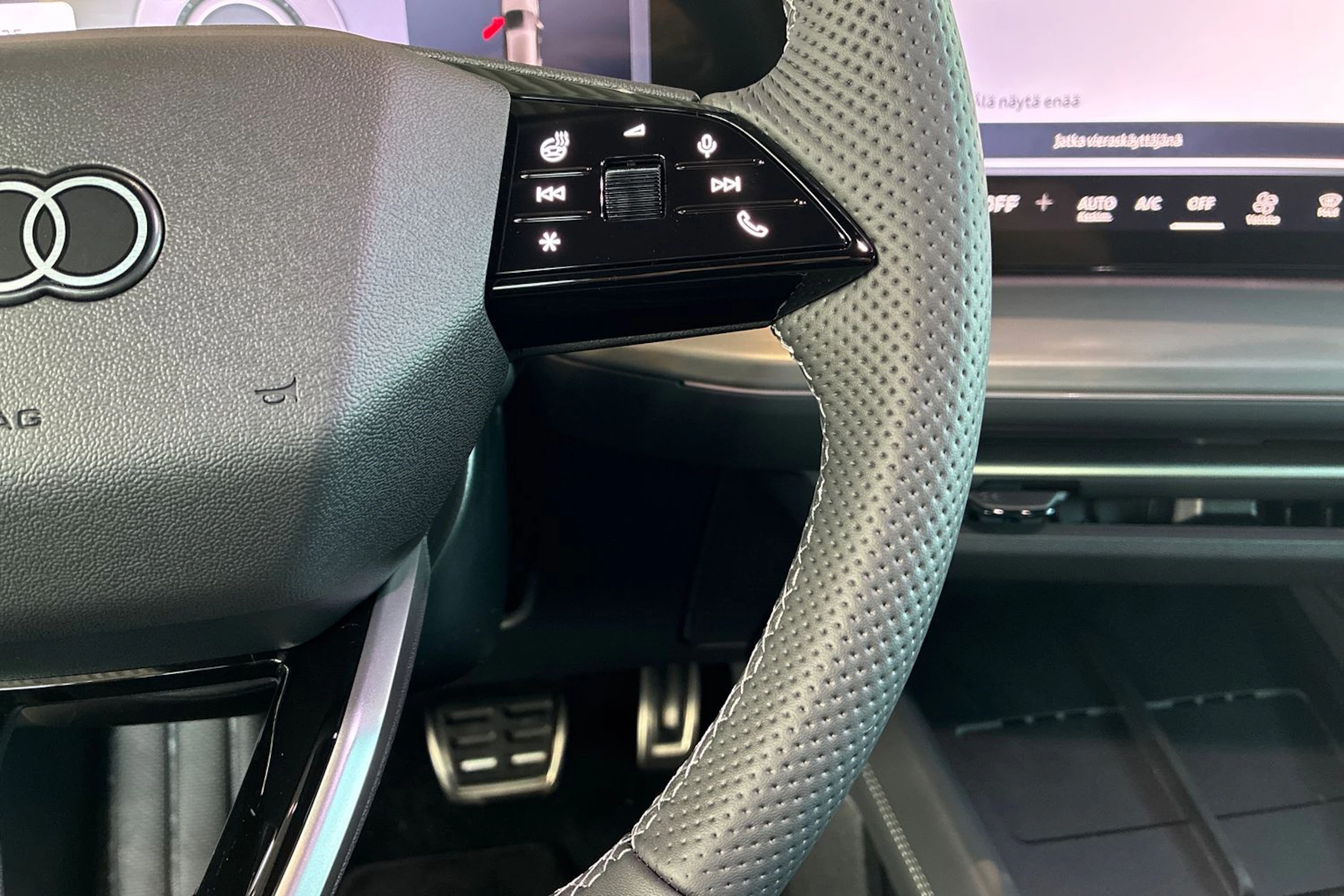 vihreä Audi Q4 e-tron 2026 kuva 17.