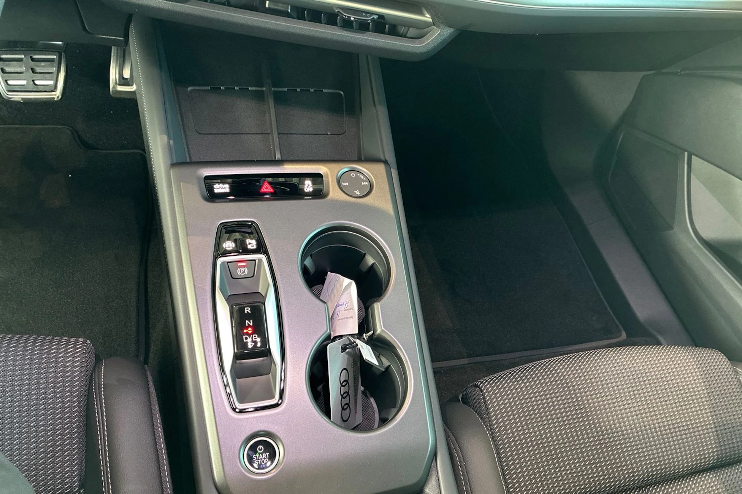 vihreä Audi Q4 e-tron 2026 kuva 18.