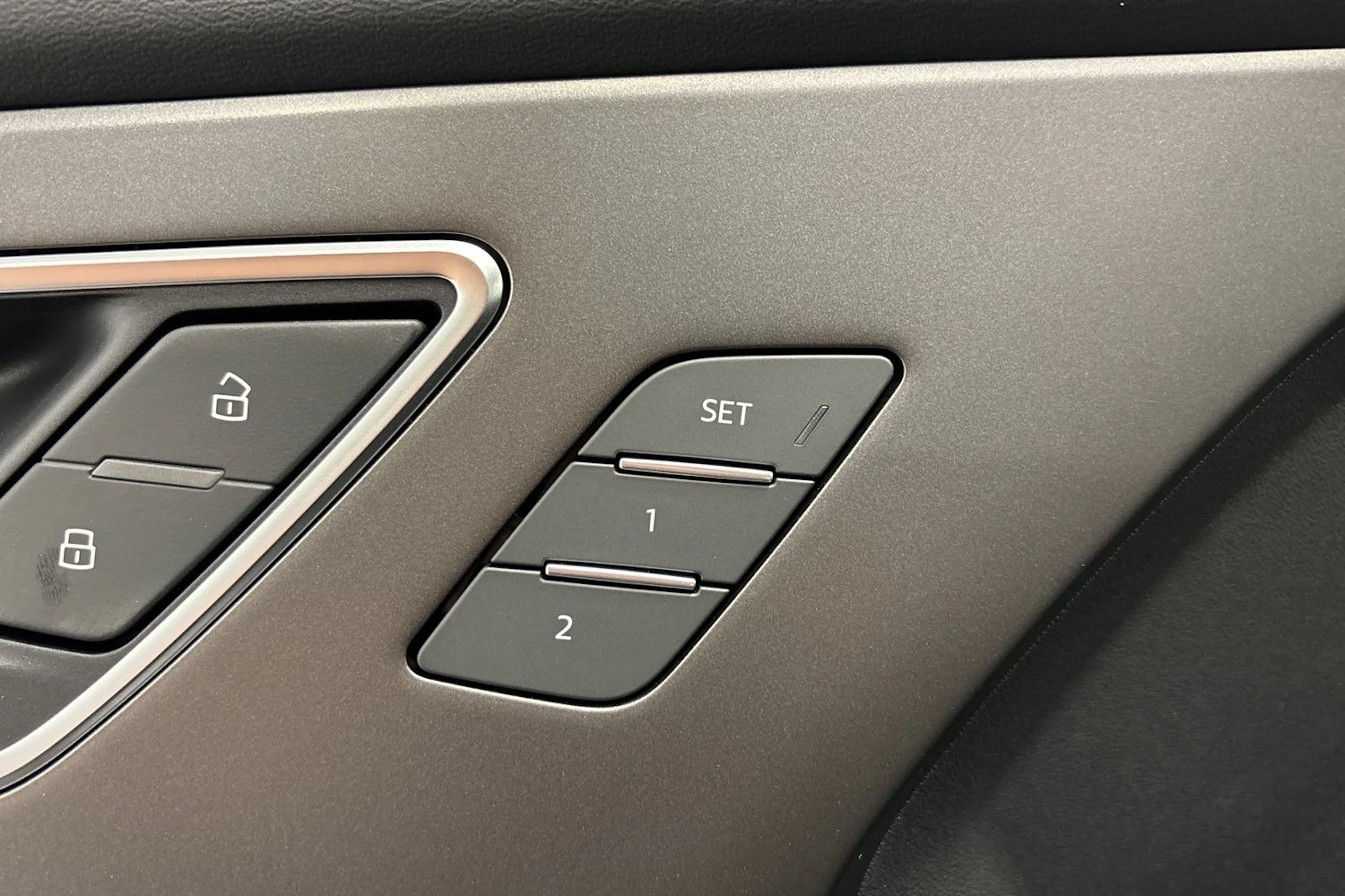 met. musta Audi Q4 e-tron 2026 kuva 13.