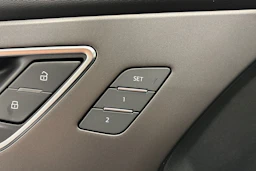 met. musta Audi Q4 e-tron 2026 kuva 13.