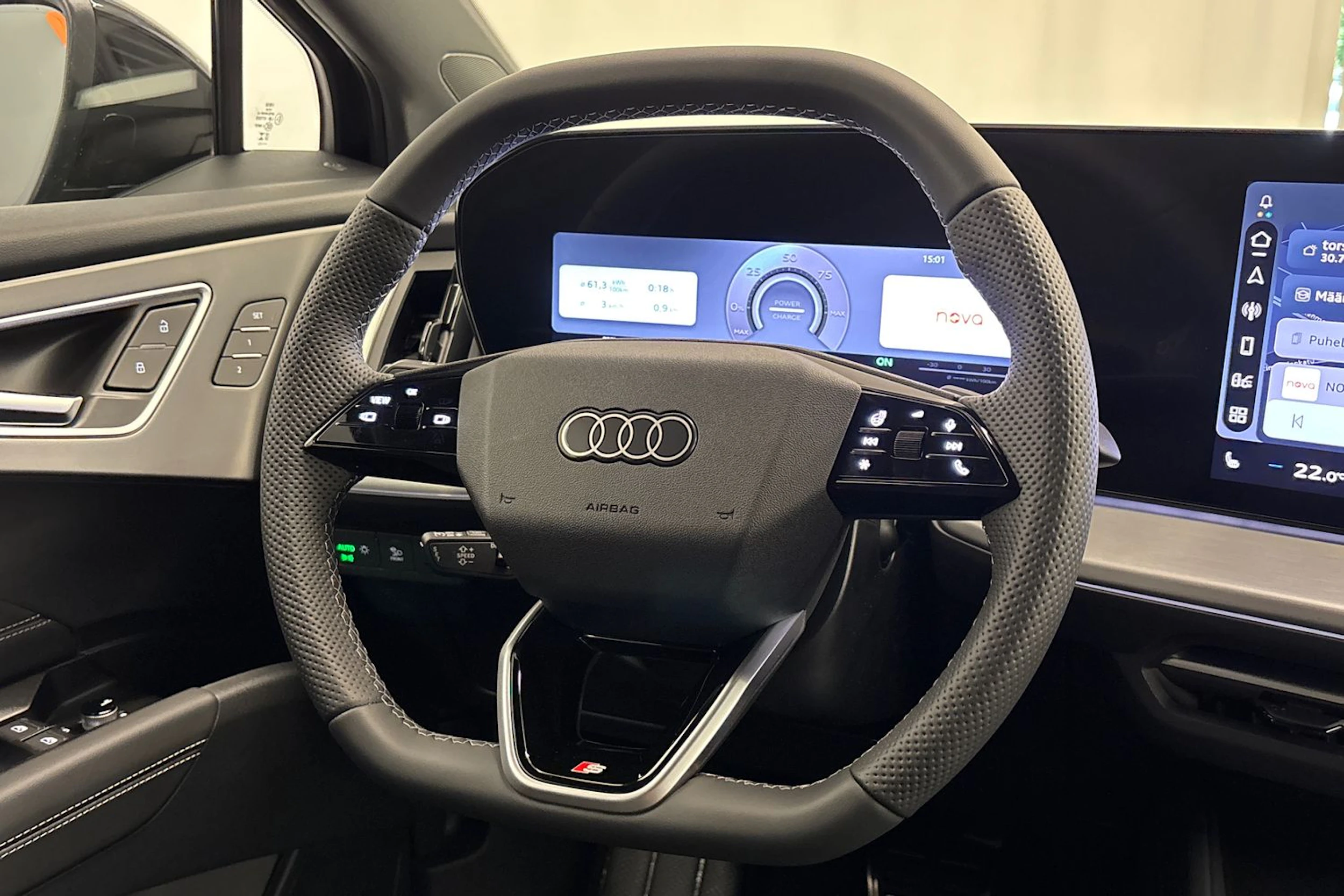met. musta Audi Q4 e-tron 2026 kuva 14.