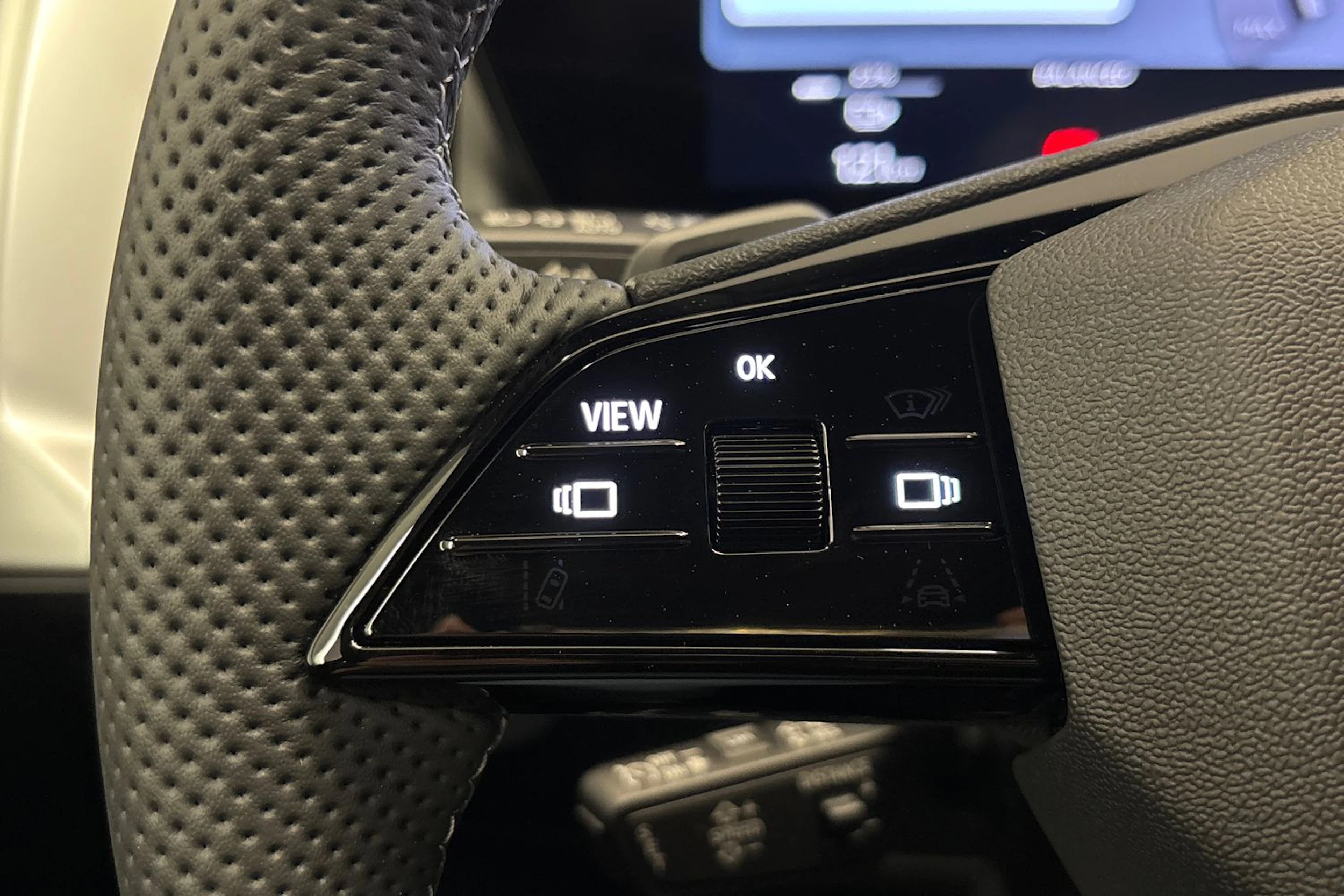 met. musta Audi Q4 e-tron 2026 kuva 15.