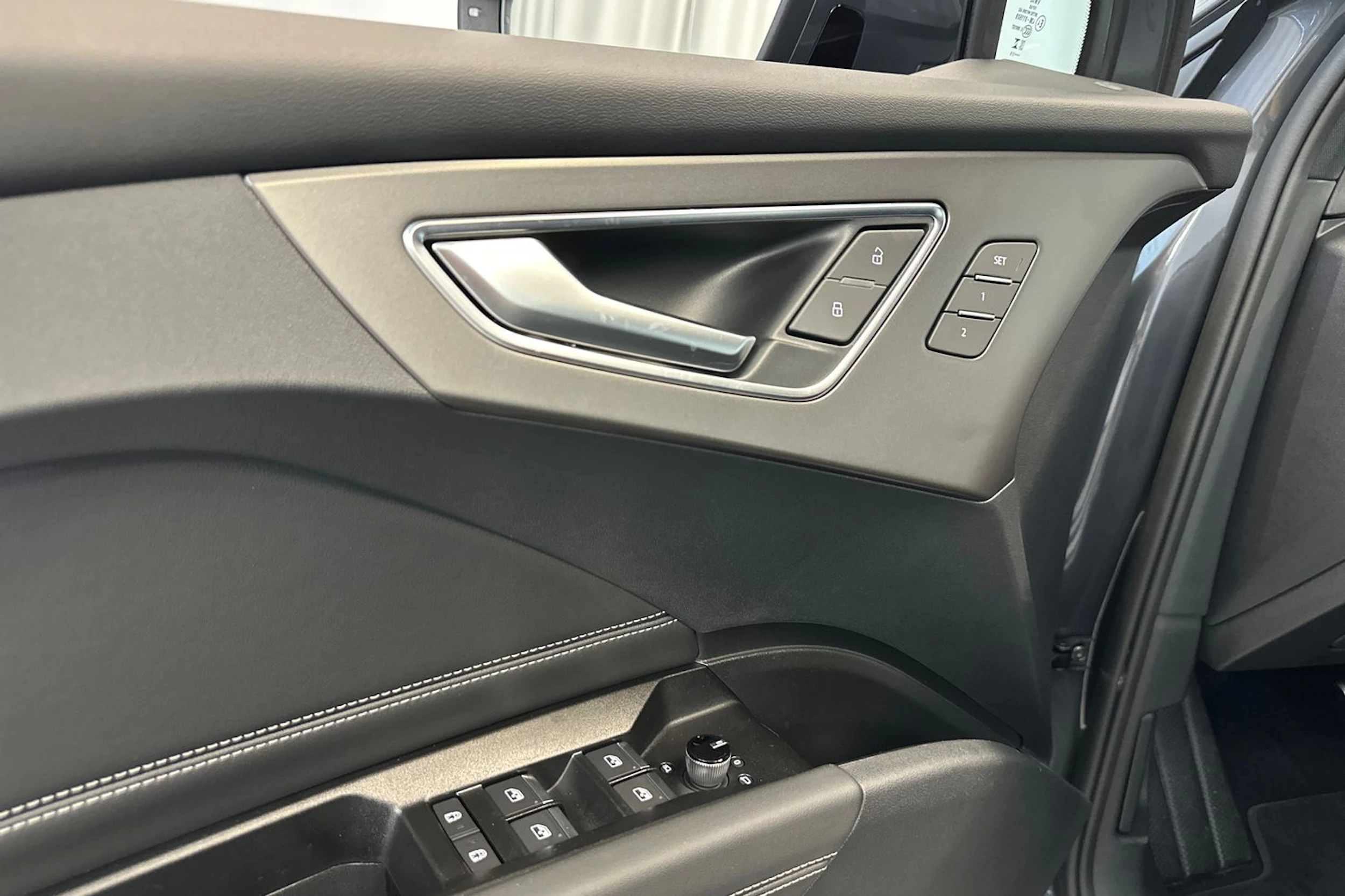 tambura harmaa Audi Q4 e-tron 2026 kuva 14.
