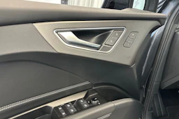 tambura harmaa Audi Q4 e-tron 2026 kuva 14.