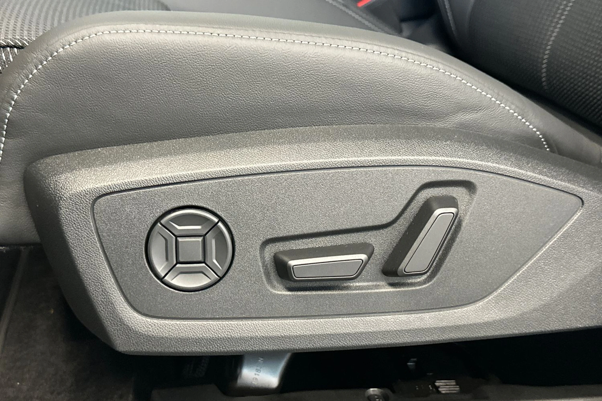 tambura harmaa Audi Q4 e-tron 2026 kuva 15.