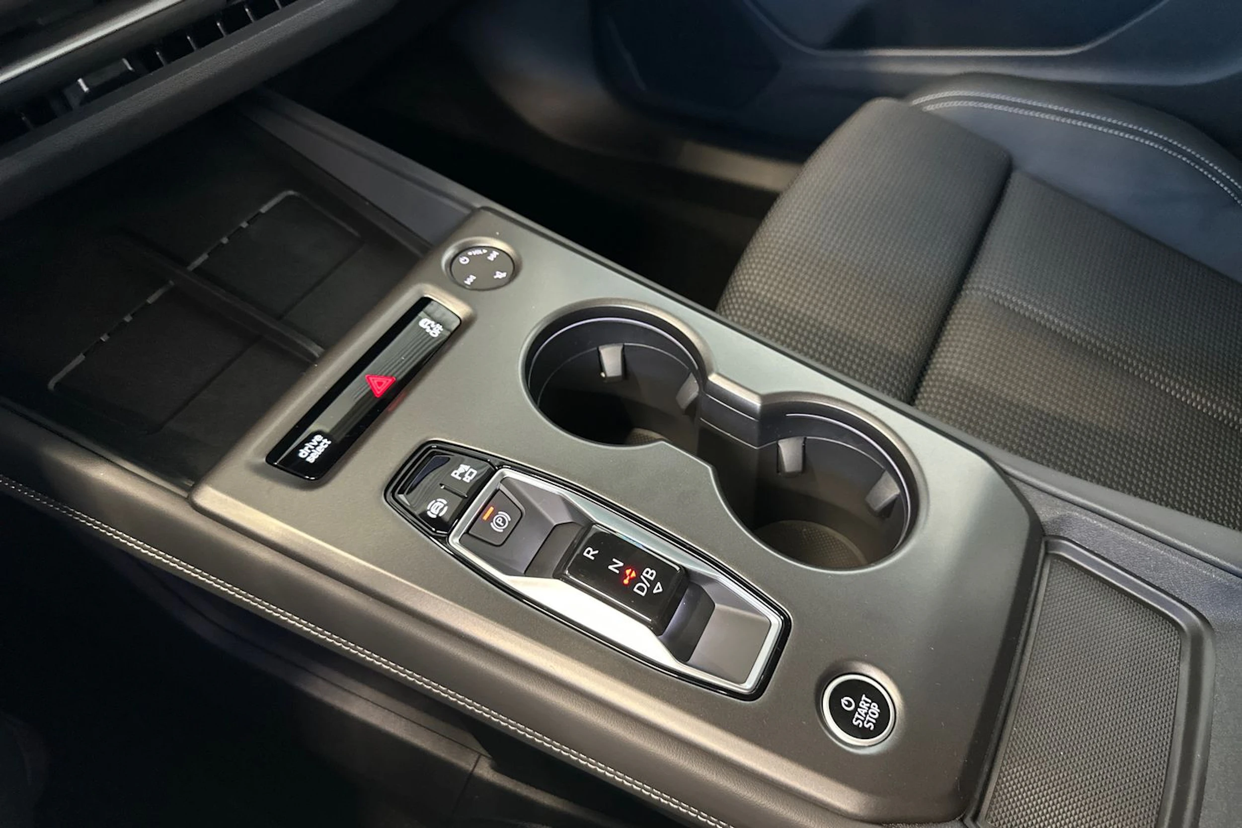 tambura harmaa Audi Q4 e-tron 2026 kuva 17.