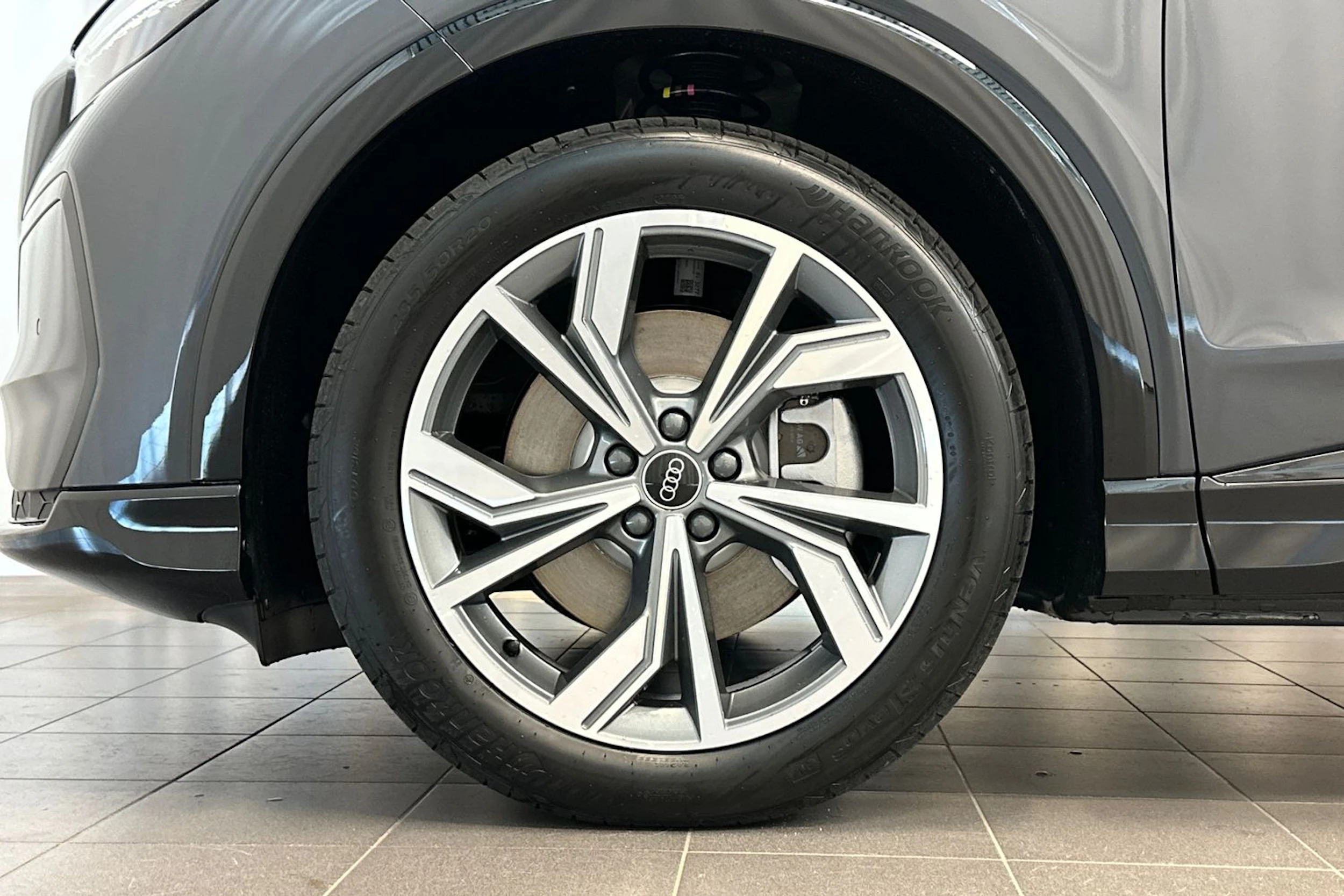 tambura harmaa Audi Q4 e-tron 2026 kuva 21.