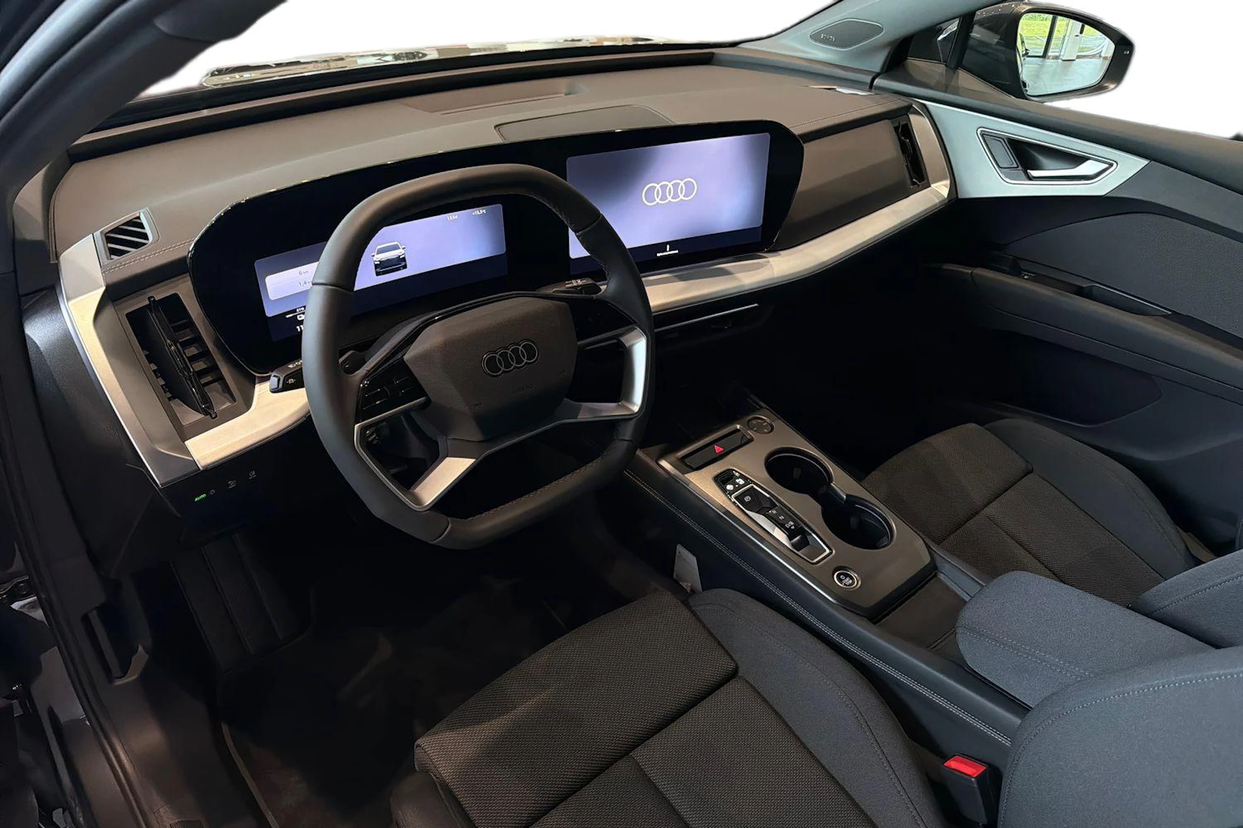 harmaa Audi Q4 e-tron 2026 kuva 6.