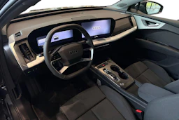 harmaa Audi Q4 e-tron 2026 kuva 6.